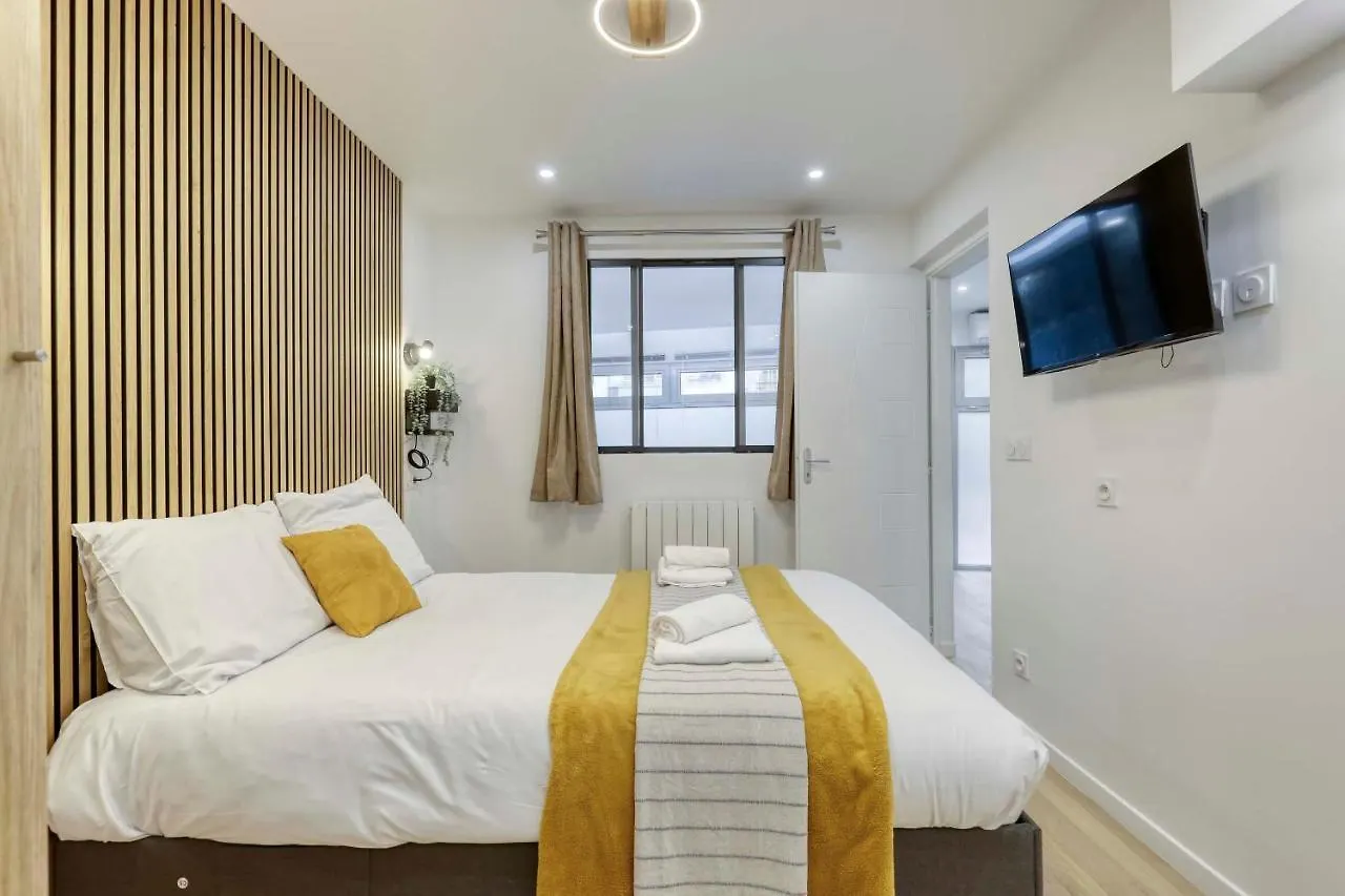 Stylish & New 1 Bdr Flat With A/C-Trendy Paris 11 Apartment 0*,  France